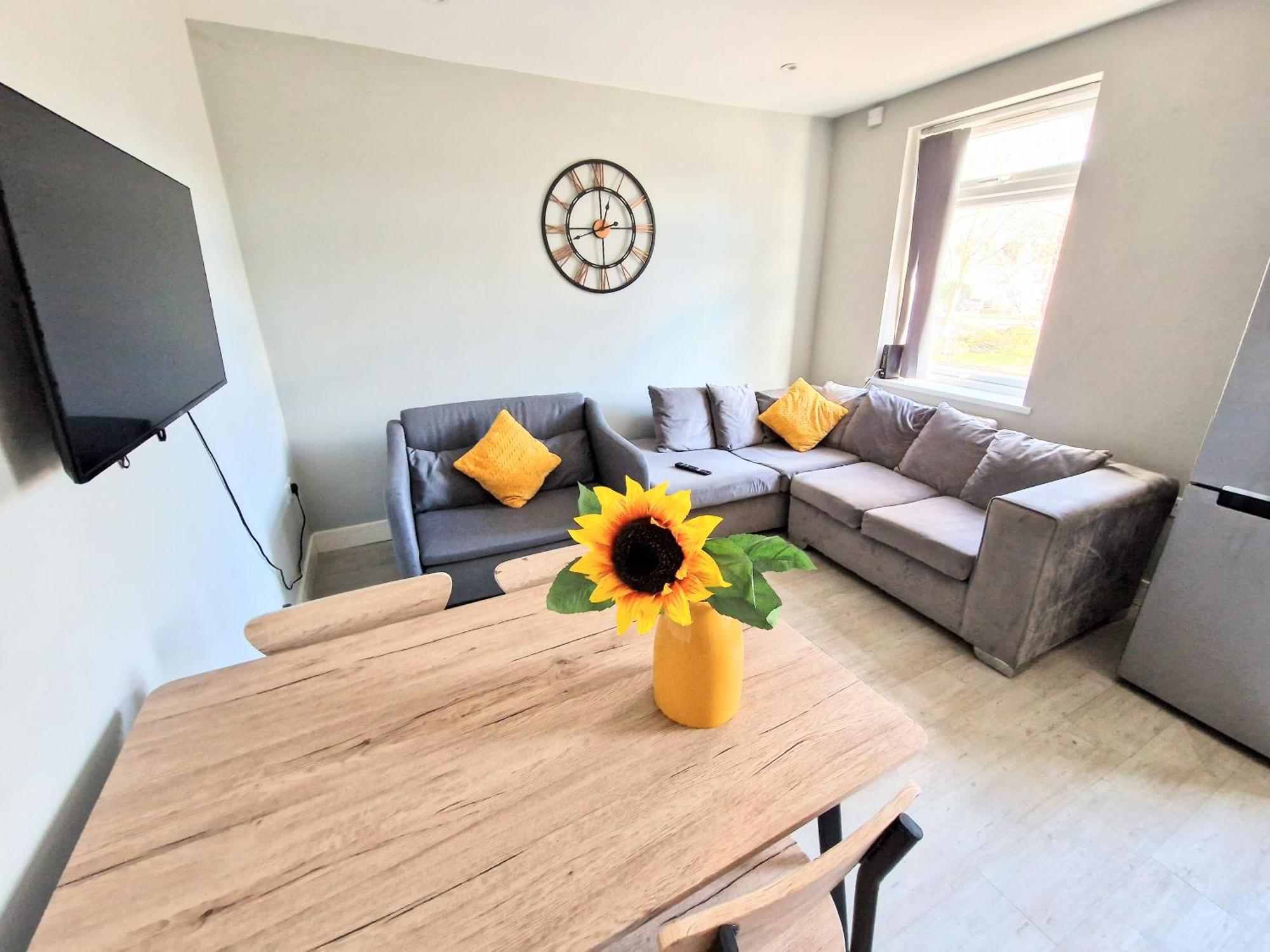 Central Reading Modern 3Br Flat - Walk To Station And High Street Eksteriør bilde
